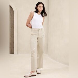 NWT! Banana Republic Ecru High-Rise Straight Jean - Size 35/20🩵